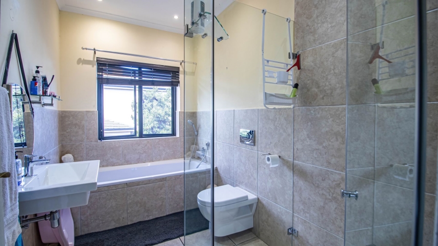 To Let 5 Bedroom Property for Rent in Rome Glen Western Cape